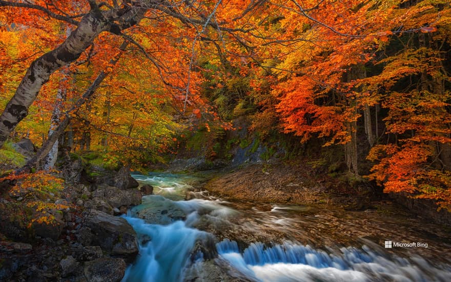 Autumn equinox in the Ordesa Meadow, Huesca