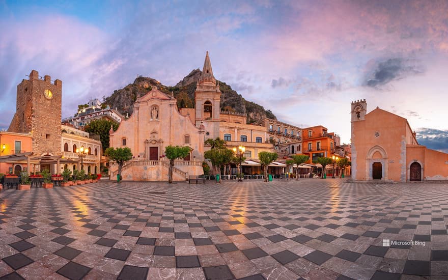 Piazza IX Aprile, Taormina, Sicily, Italy