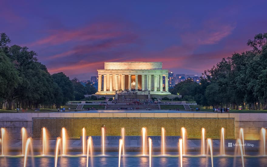 Rainbow Pool and the field of stars in the World War II Memorial with the Lincoln Memorial in the background, Washington, DC